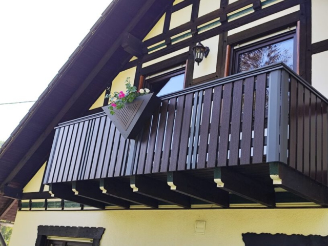 Balkongeländer Aluminium DB mit nußbaum Vollmer Burbecke, BK DB mit 8028