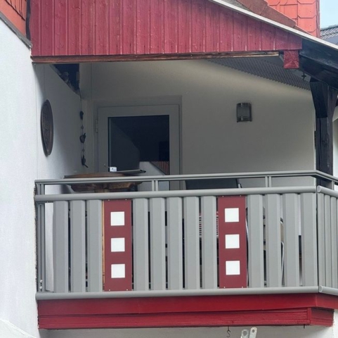 Camminday, RAL 9007 mit 3009 oxidrot und weiß