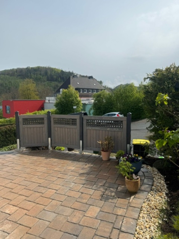 felsgrau mt garphitgrauen Pfosten und Einsatz ( Kom. Renner)